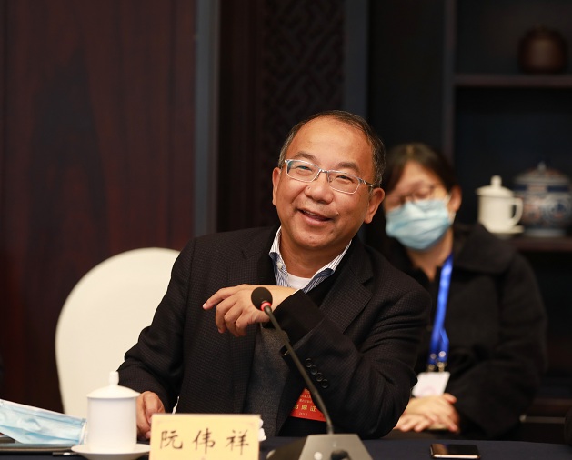 紹興市第八屆人大第六次會(huì)議發(fā)言照片.jpg
